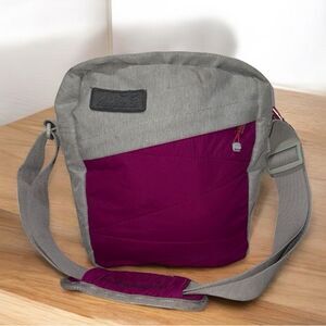 kangaROOS Modern Lightweight Crossbody Travel Bag